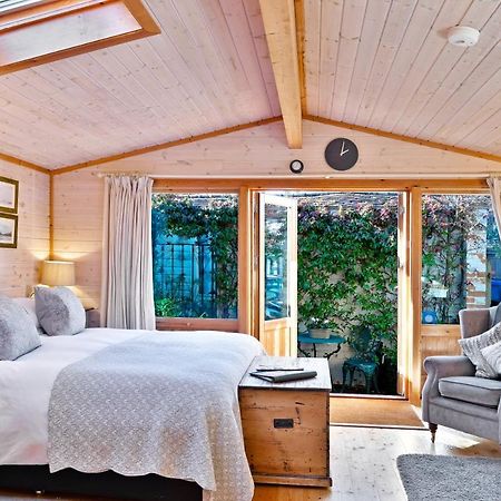 The Lodge - Luxury Lodge With Super King Size Bed, Kitchen & Shower Room Hurstpierpoint ภายนอก รูปภาพ