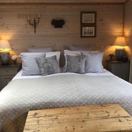 The Lodge - Luxury Lodge With Super King Size Bed, Kitchen & Shower Room Hurstpierpoint ภายนอก รูปภาพ