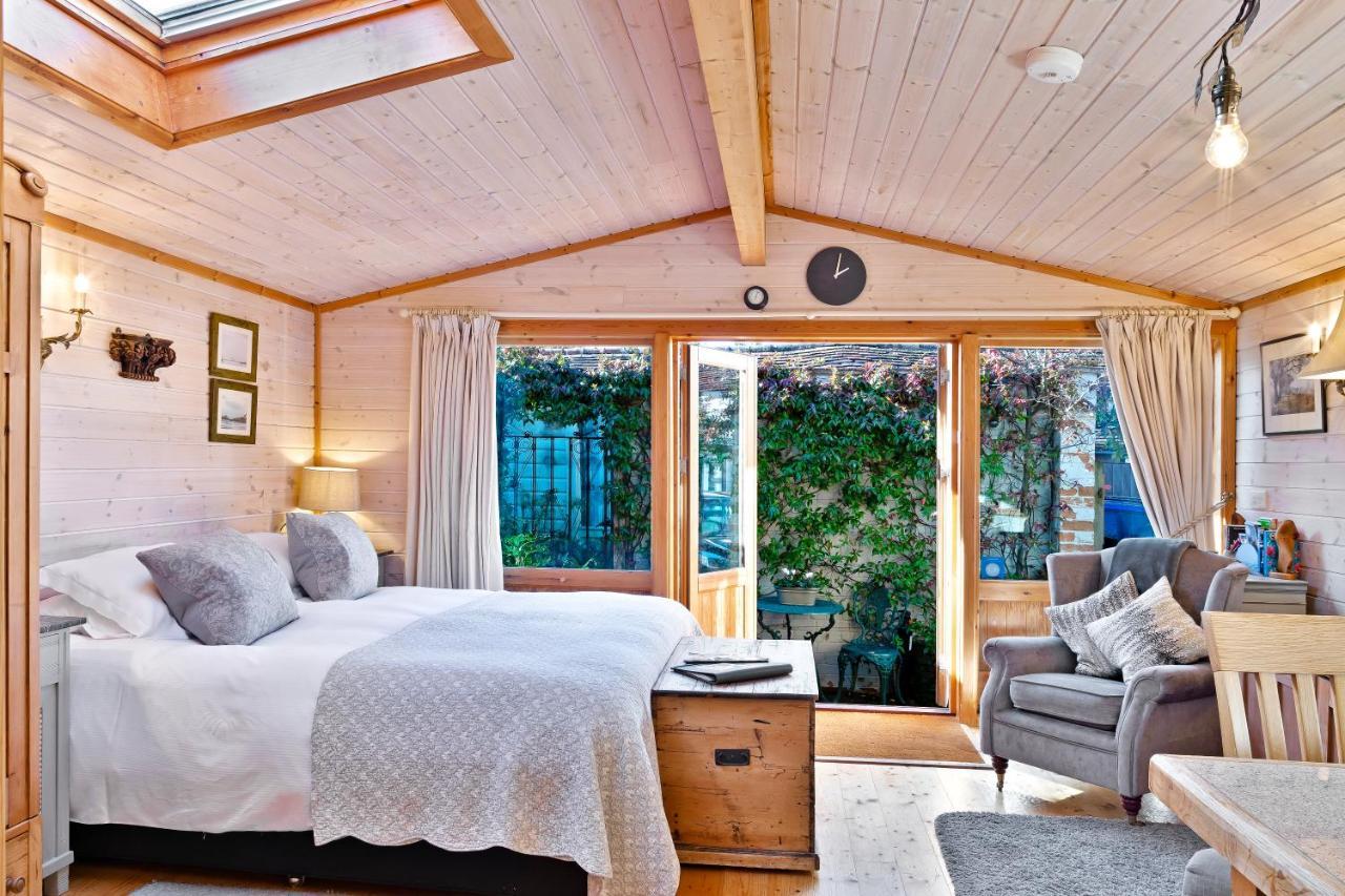 The Lodge - Luxury Lodge With Super King Size Bed, Kitchen & Shower Room Hurstpierpoint ภายนอก รูปภาพ