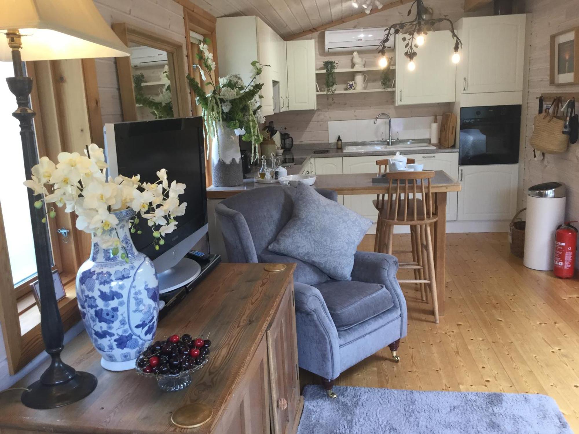 The Lodge - Luxury Lodge With Super King Size Bed, Kitchen & Shower Room Hurstpierpoint ภายนอก รูปภาพ