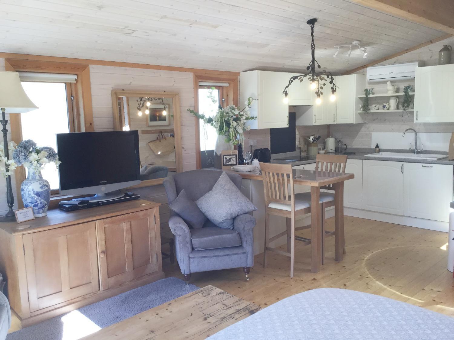 The Lodge - Luxury Lodge With Super King Size Bed, Kitchen & Shower Room Hurstpierpoint ภายนอก รูปภาพ